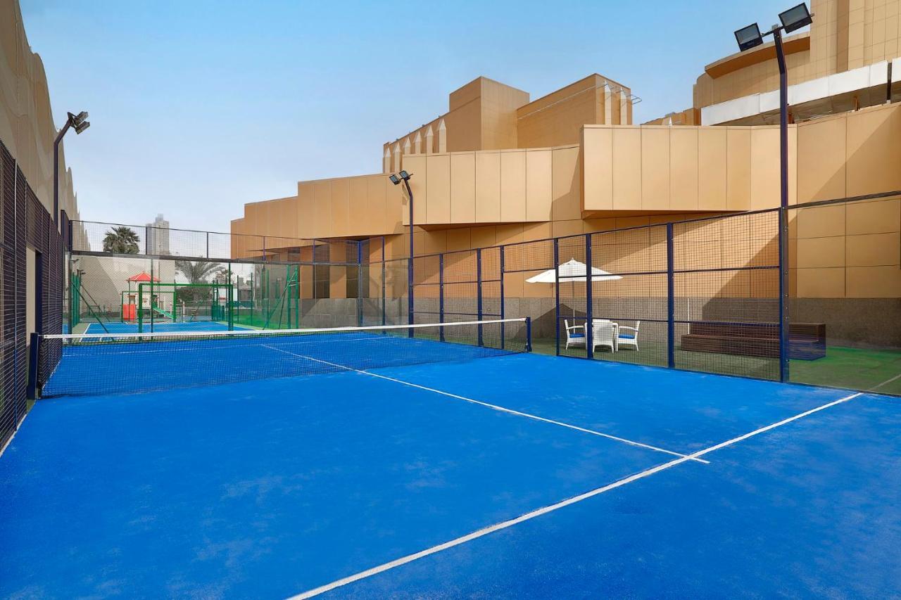 보코 리야드 호텔 외부 사진 A paddle tennis court
