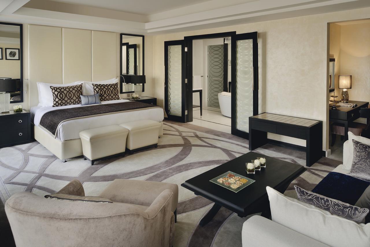 보코 리야드 호텔 외부 사진 A suite at the Jumeirah Emirates Towers Hotel
