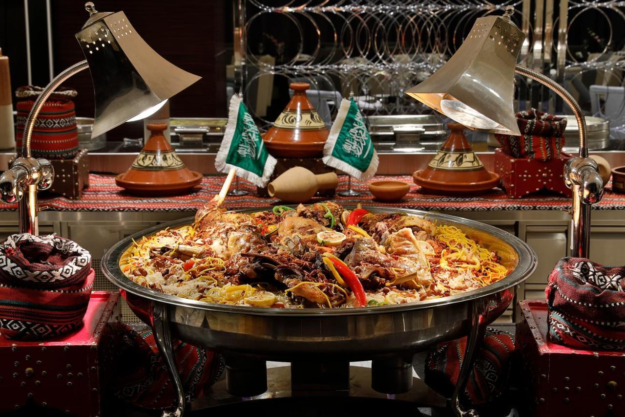 보코 리야드 호텔 외부 사진 A buffet at a restaurant